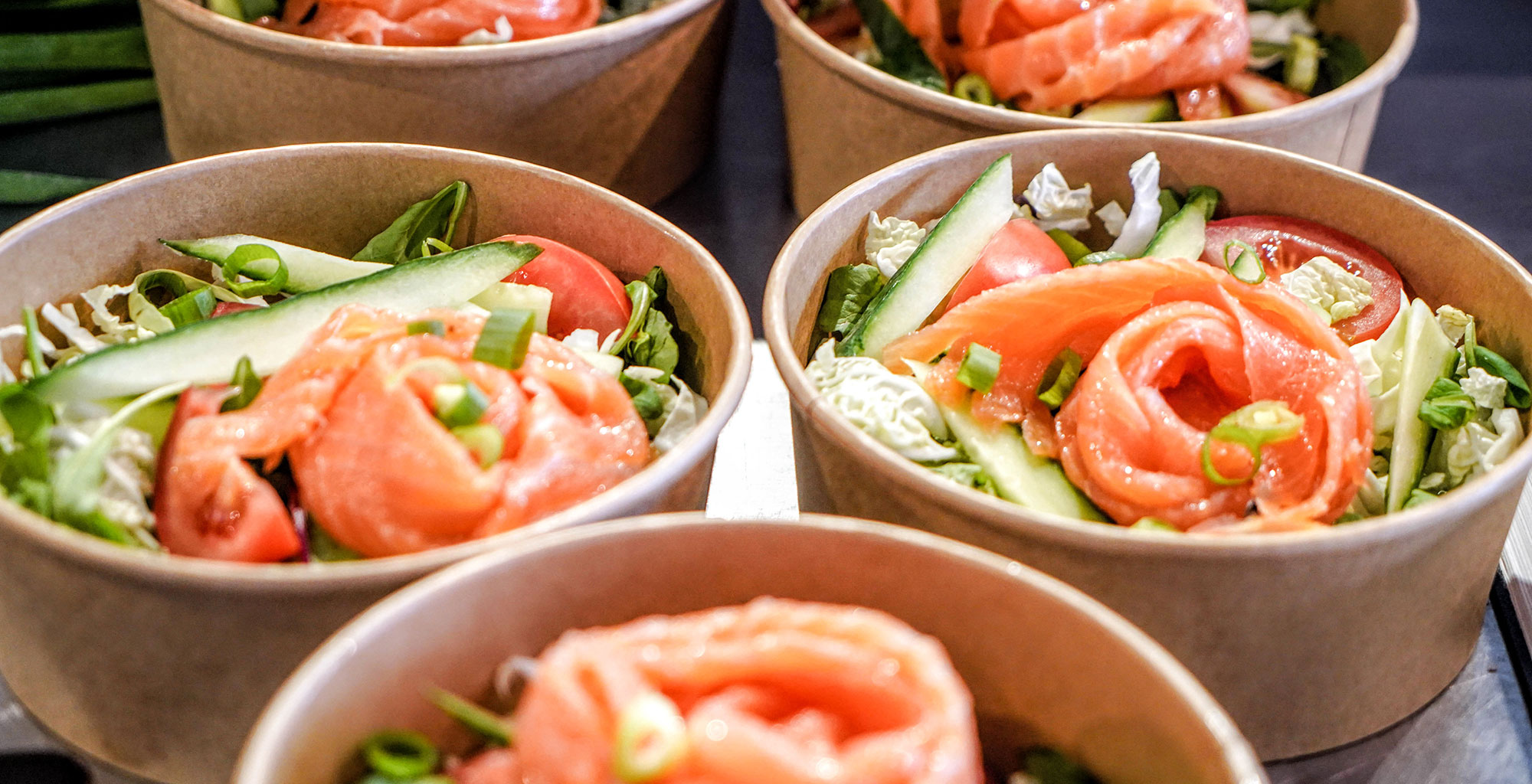 Verse maaltijdsalades met zalm