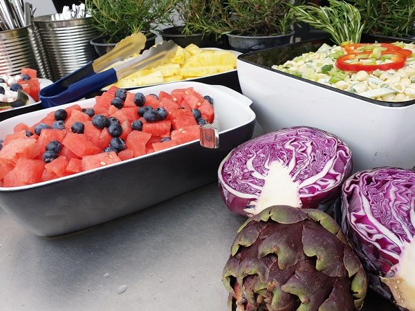 Vers buffet met salades en rauwkost
