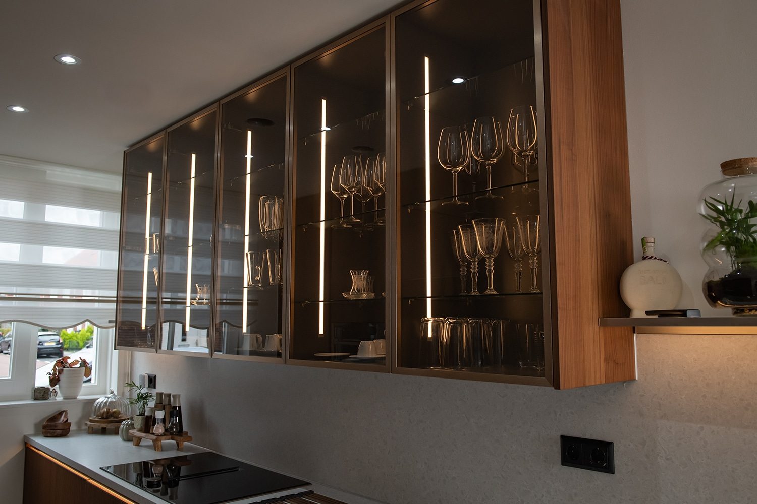 Moderne houten keuken, kasten