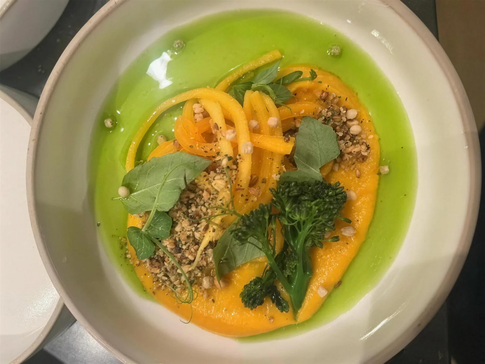 Gerecht van Ray's Kitchen met geroosterde pompoen