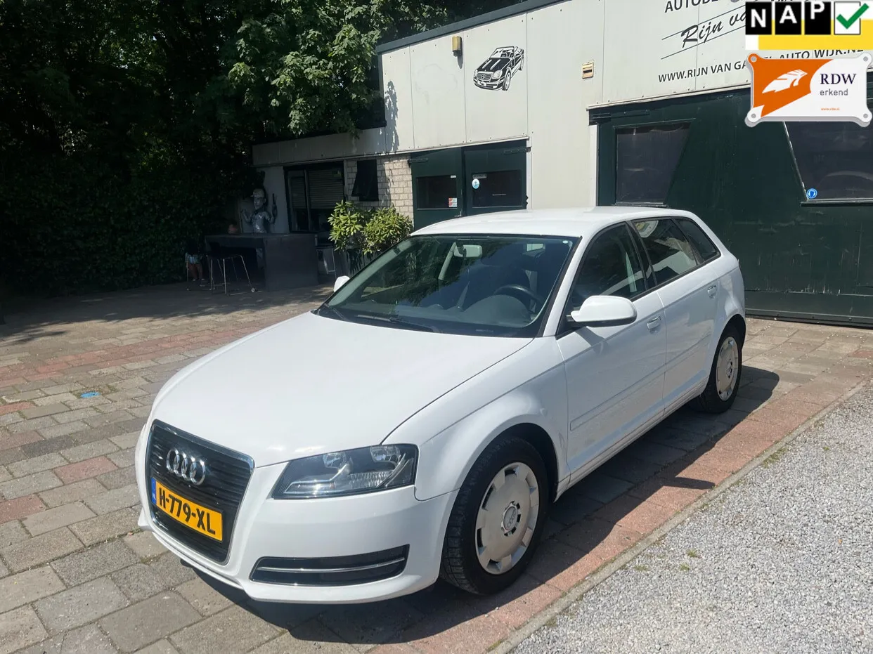 Witte Audi A3 Sportback 1.2 TFSI Attraction uit 2012