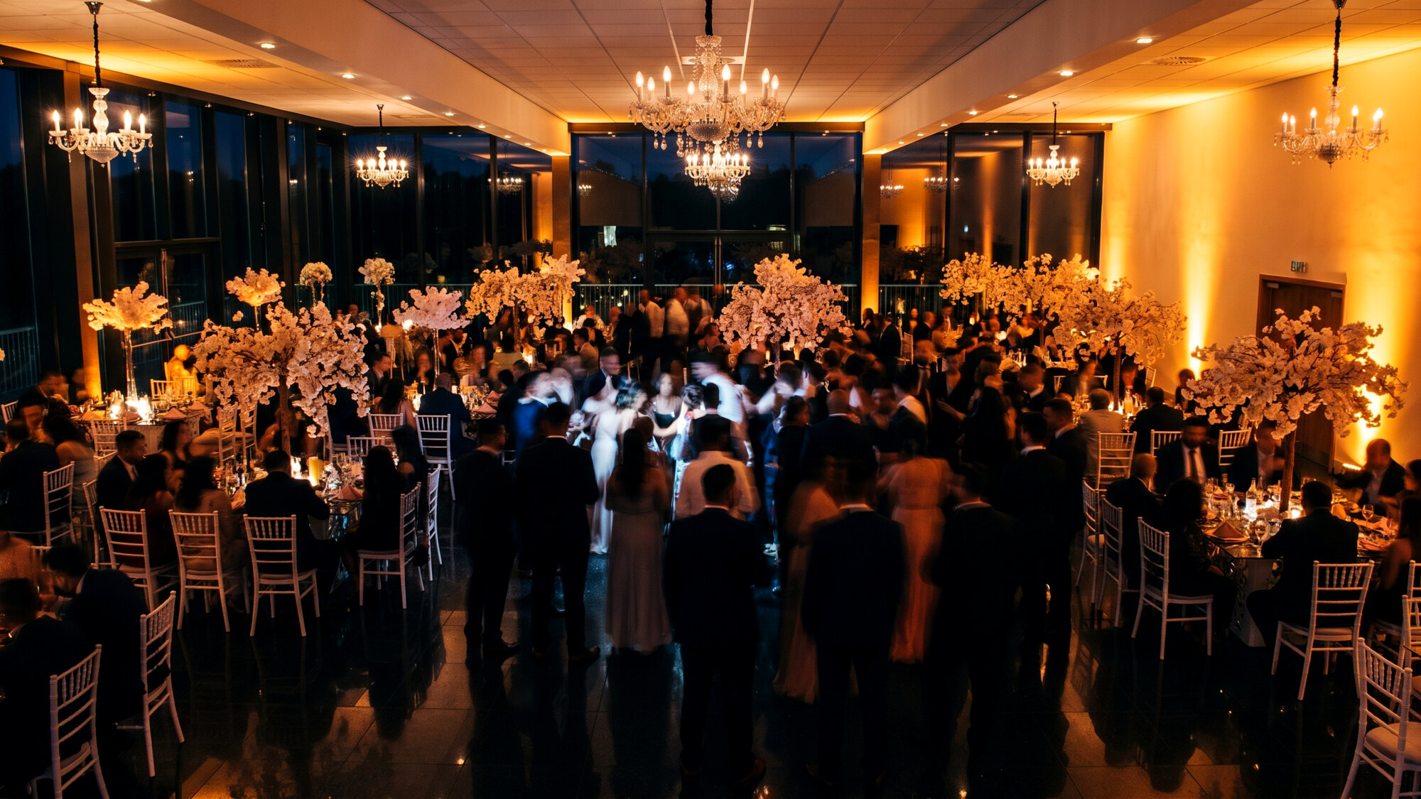 Volle zaal tijdens een feest